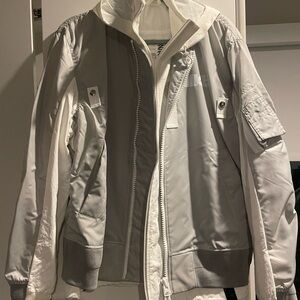 Nike Men's Light Gray Windbreaker